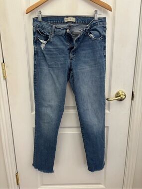GAP Real Straight Woman’s 29L Medium Blue Jeans